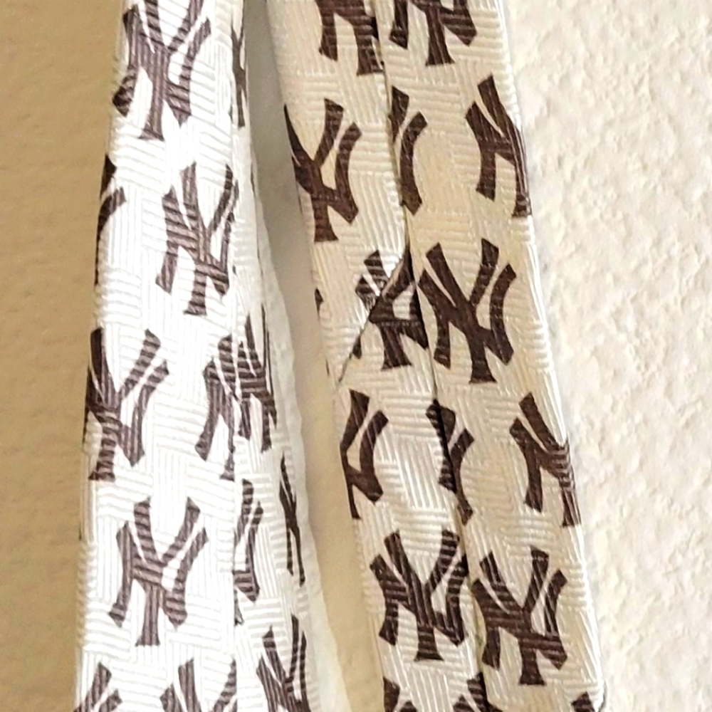 RM Sport New York Yankees Silk Tie pre-owned Official Logo - Picture 6 of 8